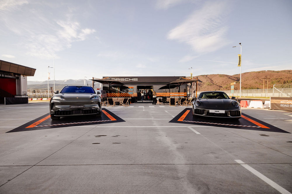 Караме електрическия Porsche Cayenne