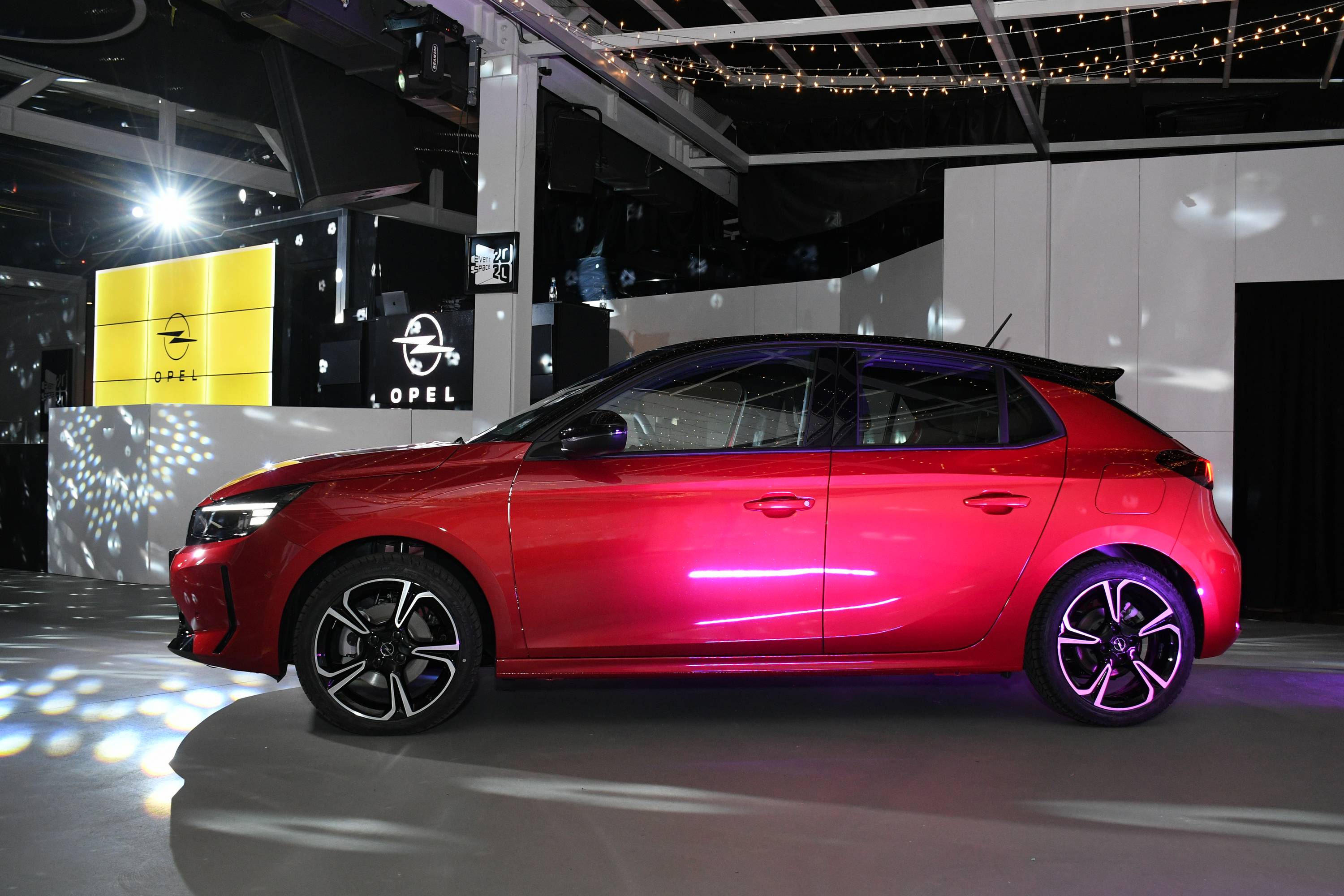 Opel Corsa пристигна в България