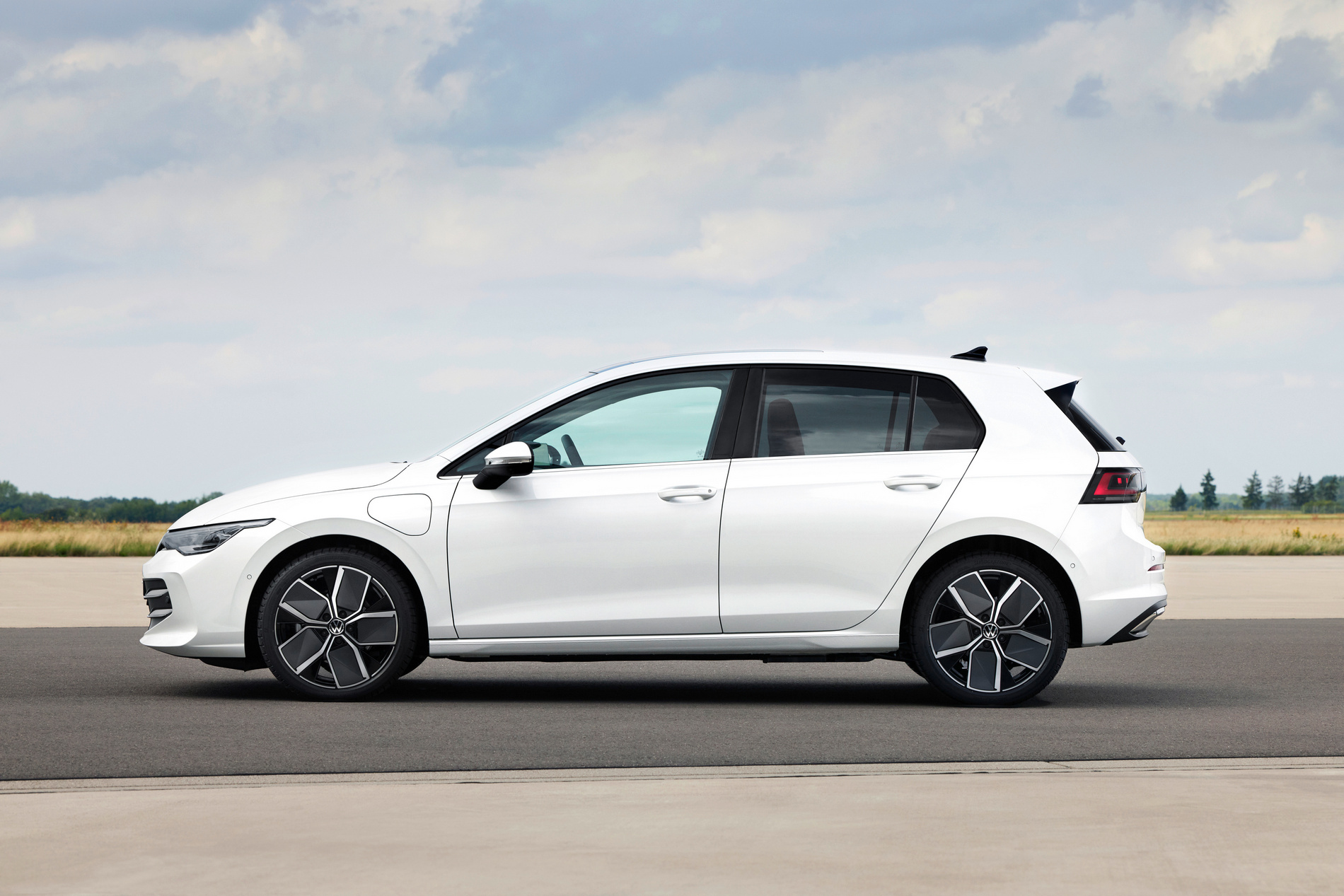 Посрещнете фейслифта на VW Golf 8