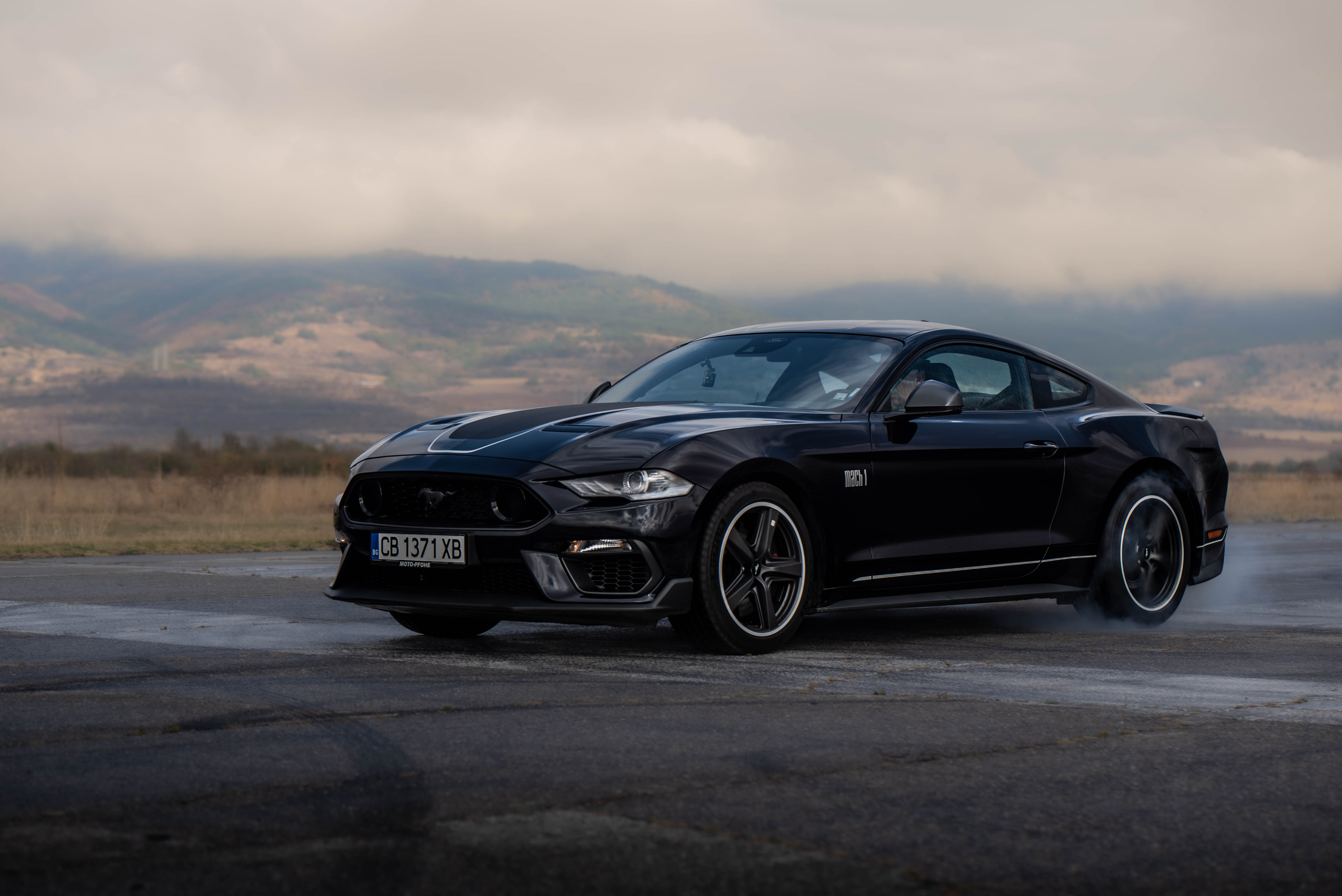 Ford Mustang Mach Е показа по-емоционално ускорение от Mustang Mach 1 с V8