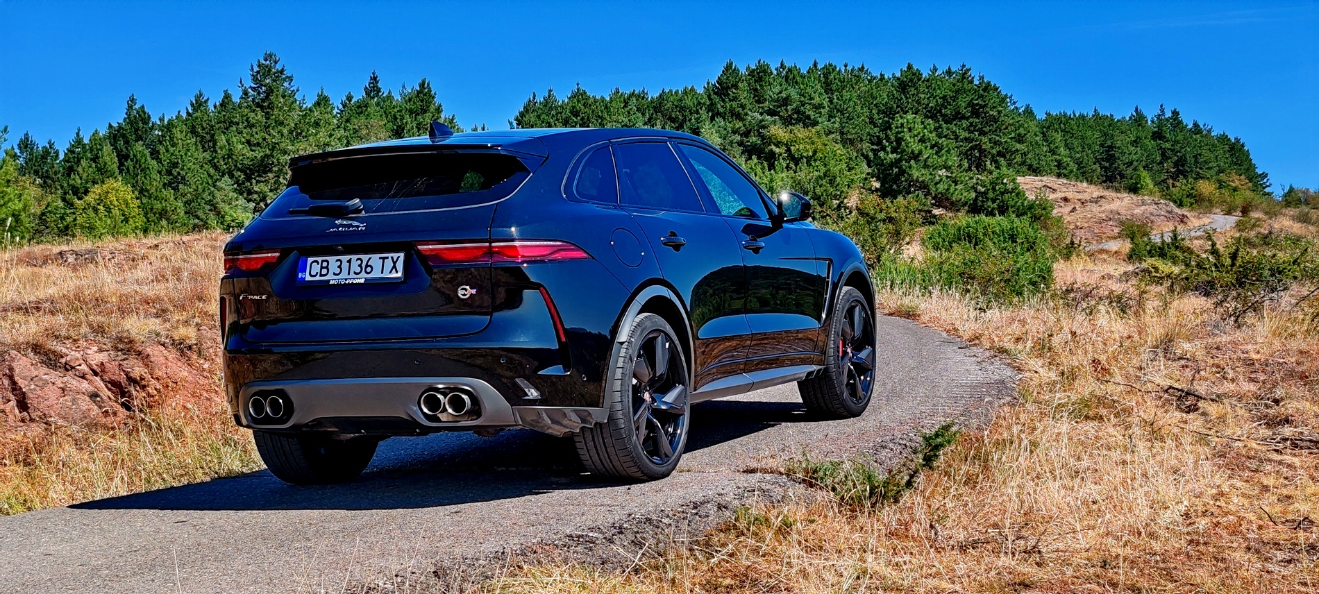 Караме топ версията Jaguar F-Pace SVR