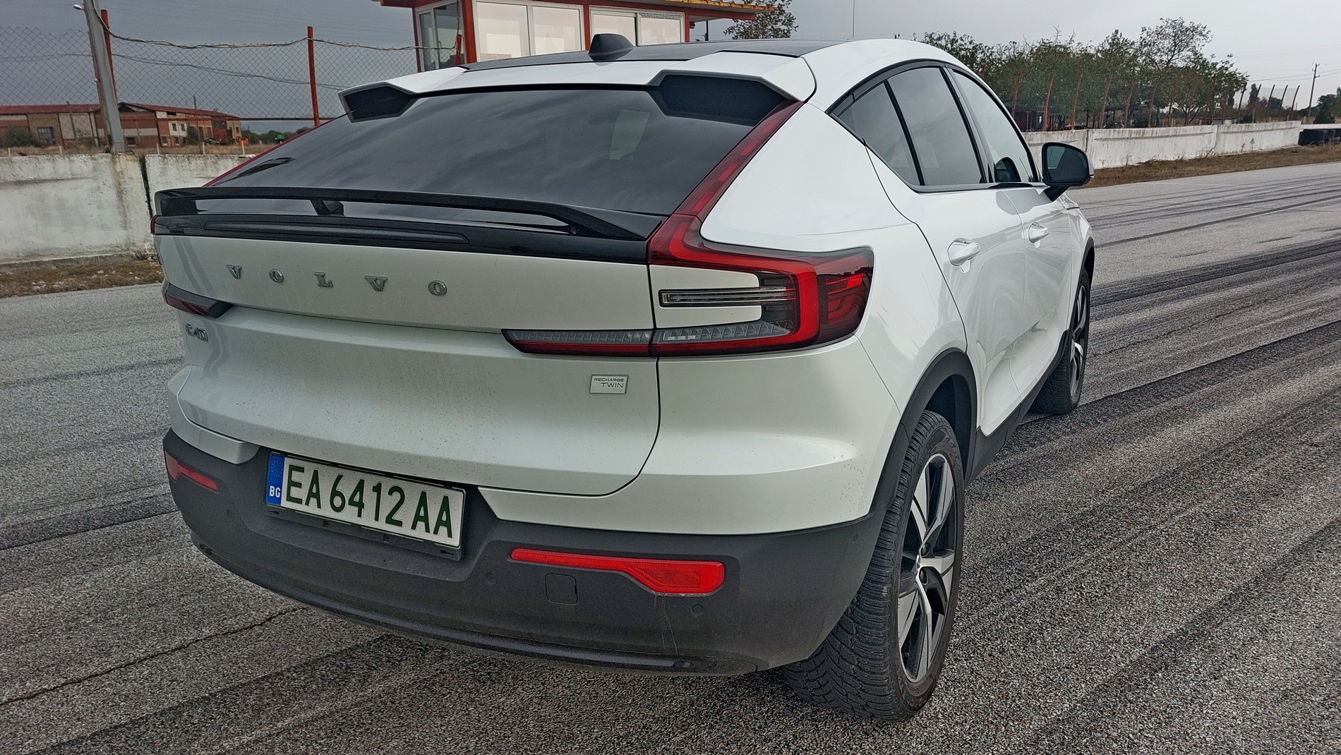 Караме фейслифта на Volvo C40 Rechage на драг