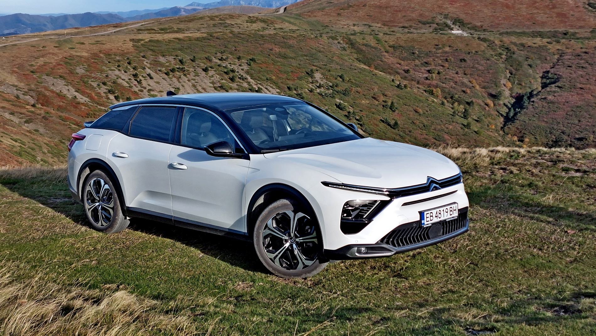 Караме Citroën C5 във вариант хибрид и SUV