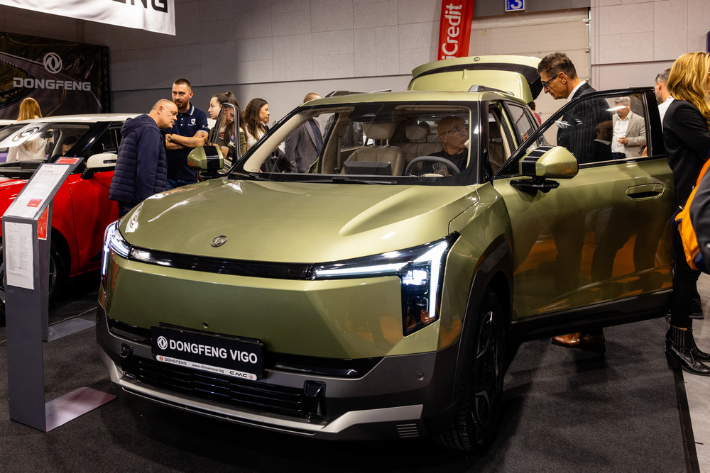 Две премиери за Dongfeng