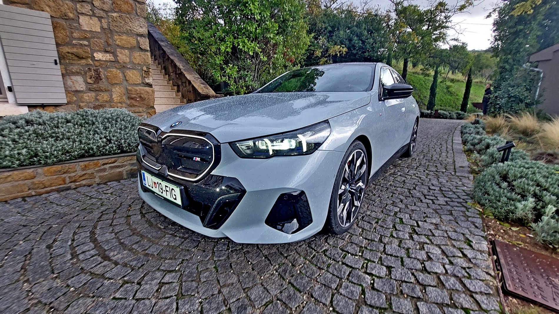 Караме новото поколение BMW Серия 5