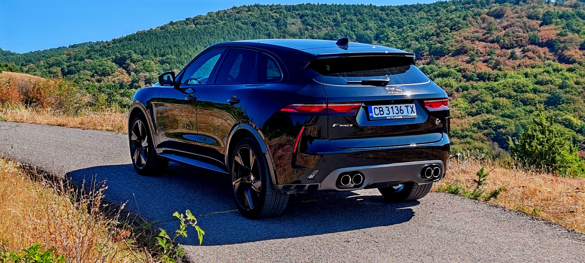 Караме топ версията Jaguar F-Pace SVR