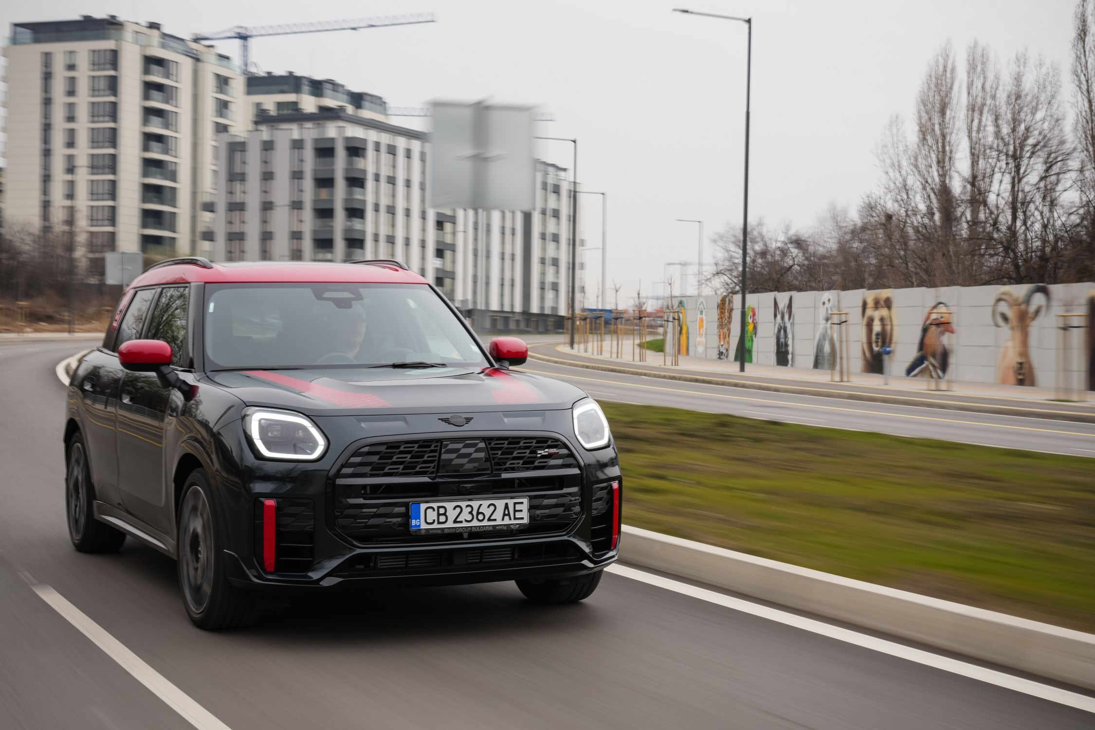 MINI Countryman JCW е бутон за забавления