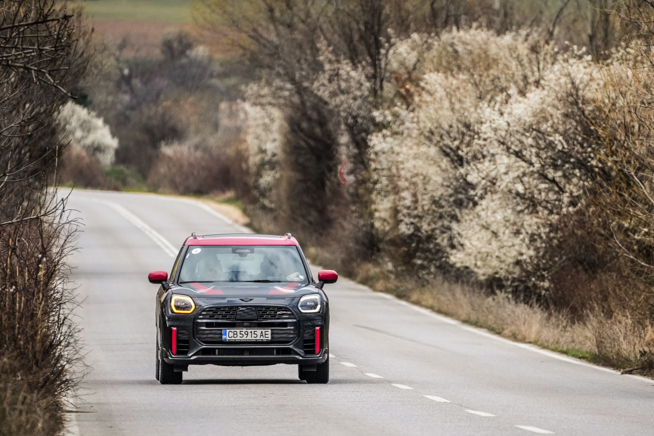 MINI Countryman JCW е бутон за забавления