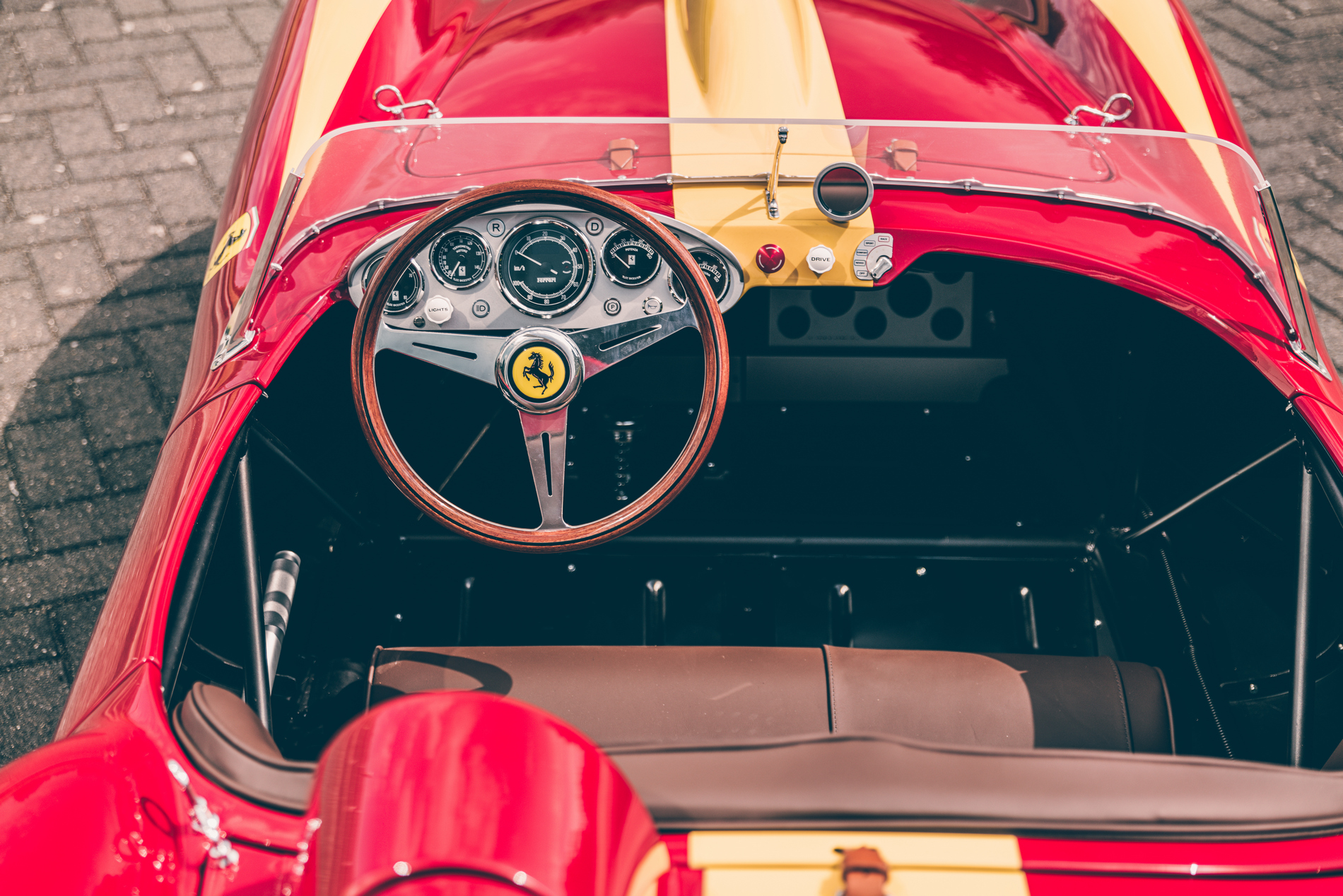 Има нова Ferrari Testa Rossa, но е електрическа и в мащаб 75%