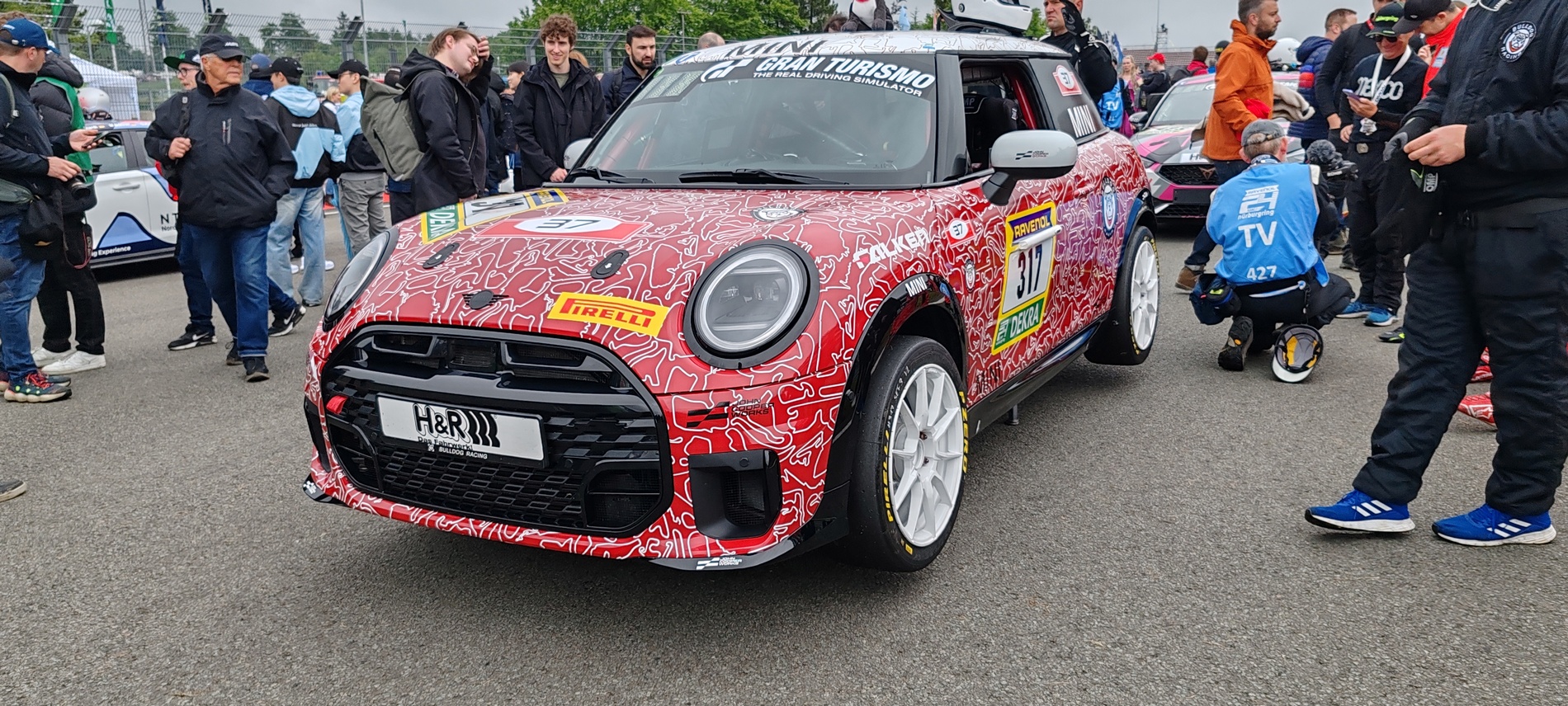 Победа за MINI JCW на Нюрбургринг още преди премиерата