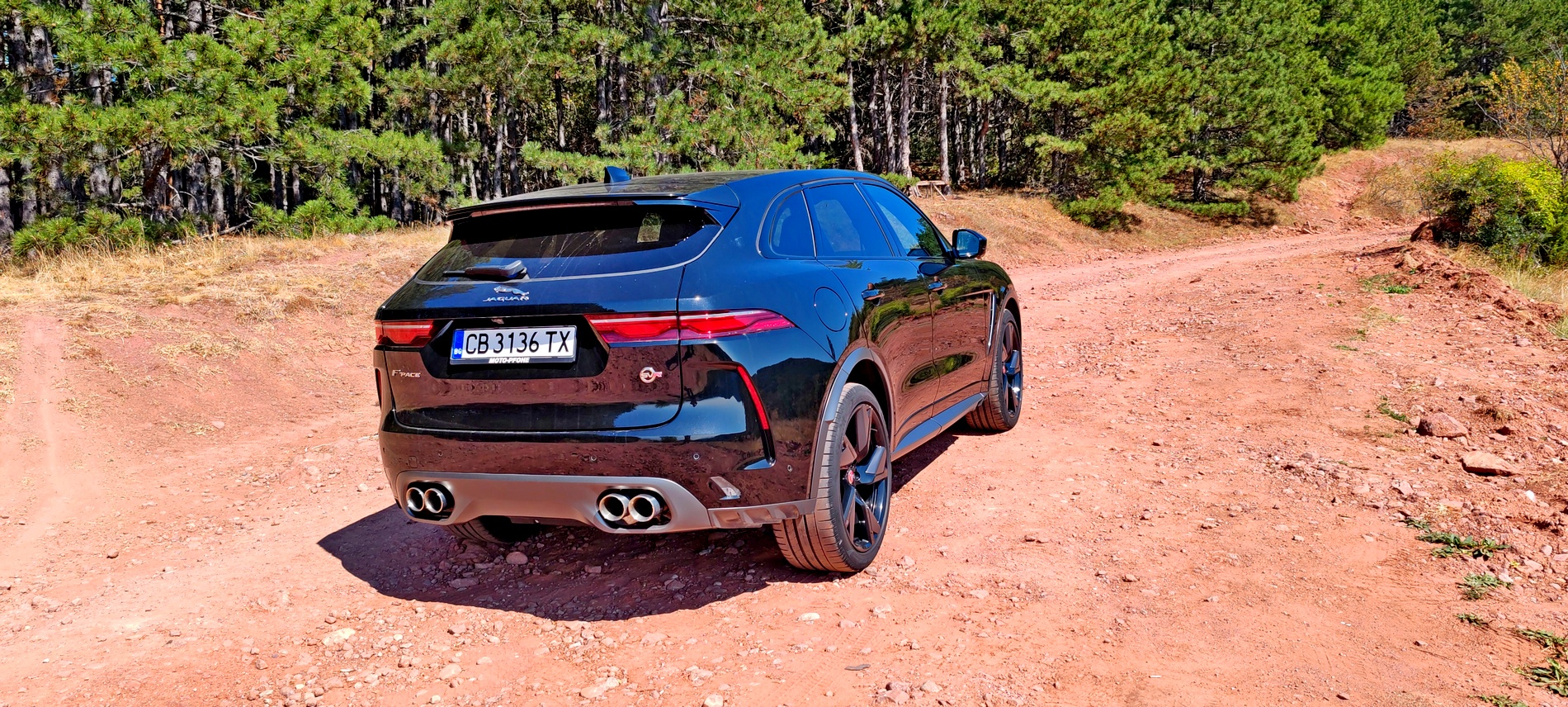 Караме топ версията Jaguar F-Pace SVR