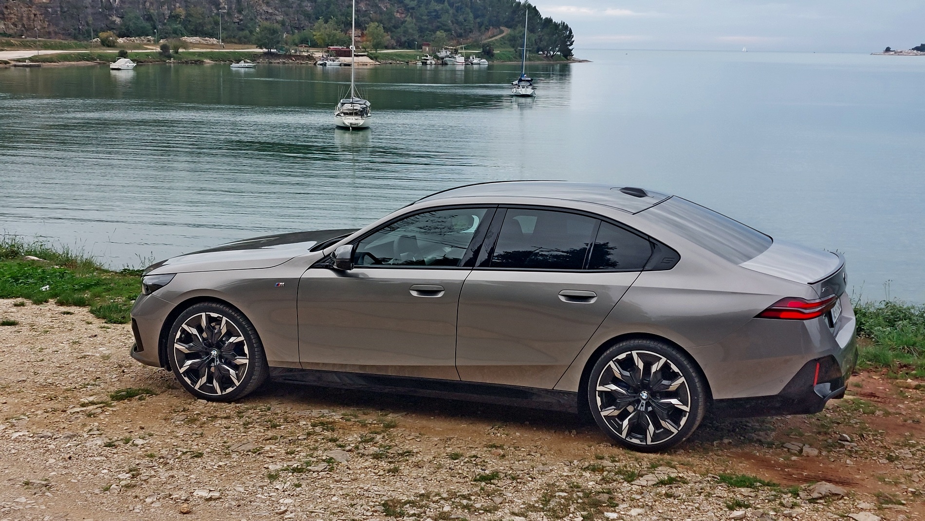 Караме новото поколение BMW Серия 5