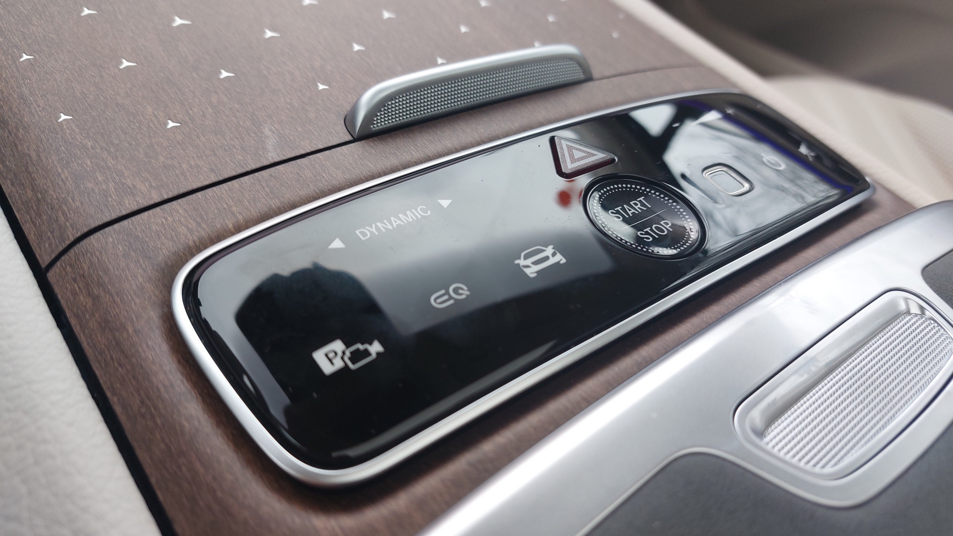Караме електрическия Mercedes EQS SUV