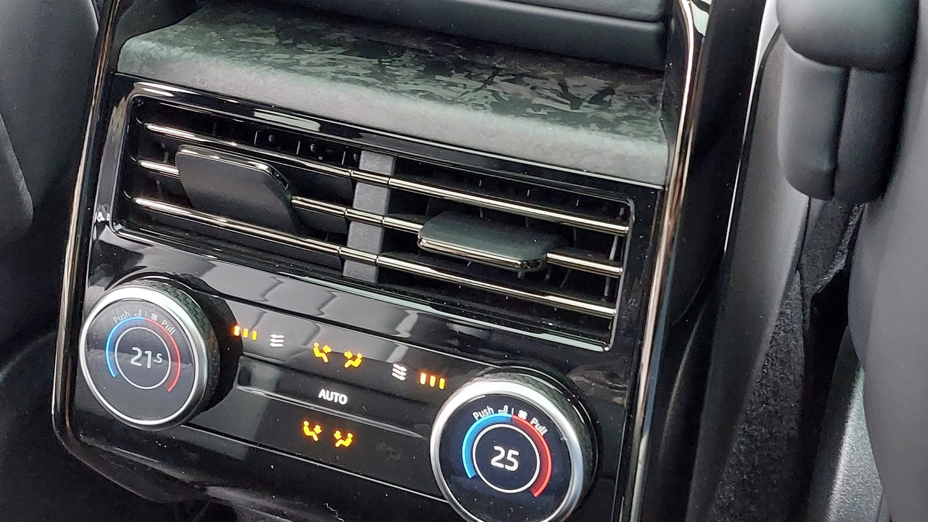Караме новото поколение Range Rover Sport