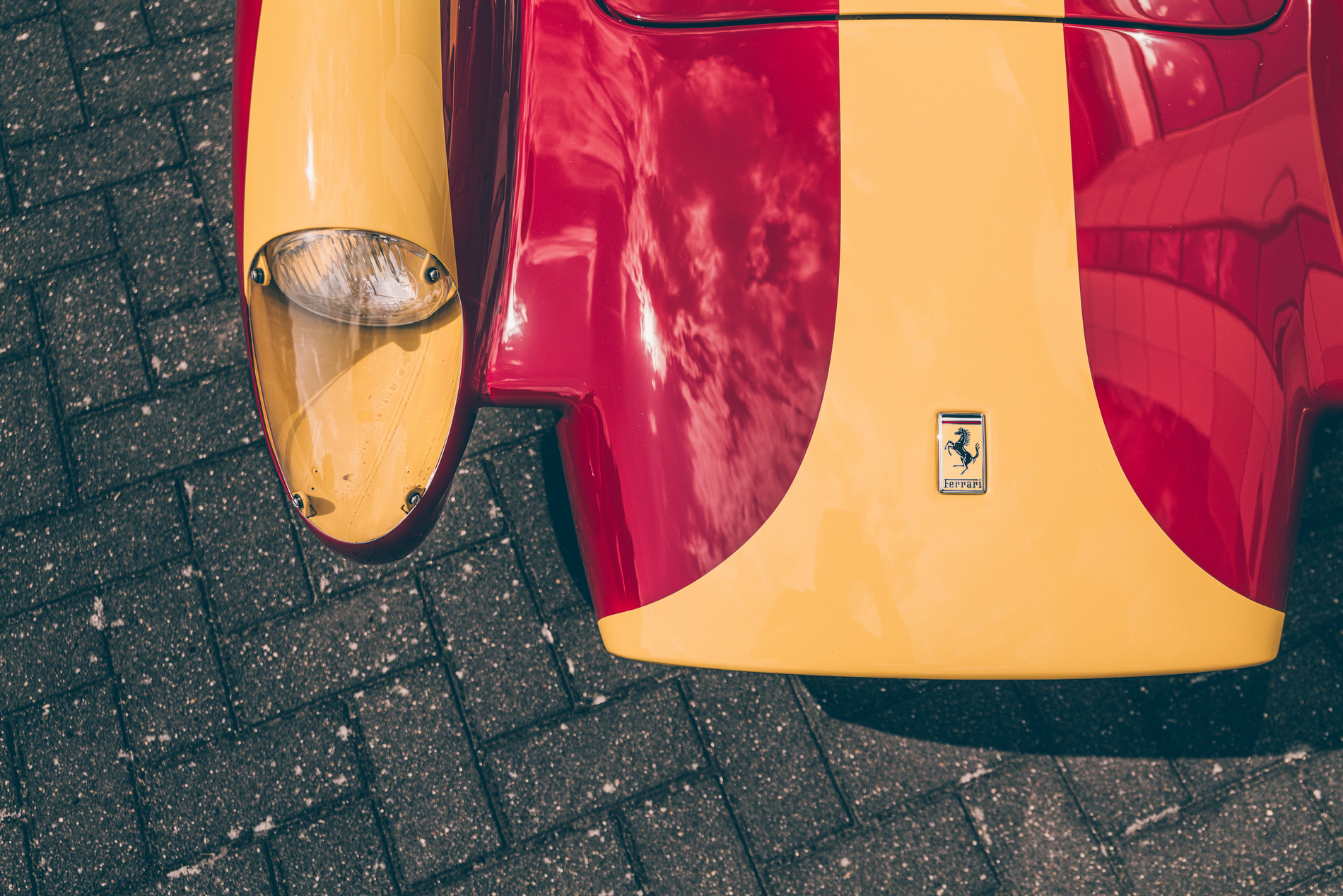 Има нова Ferrari Testa Rossa, но е електрическа и в мащаб 75%