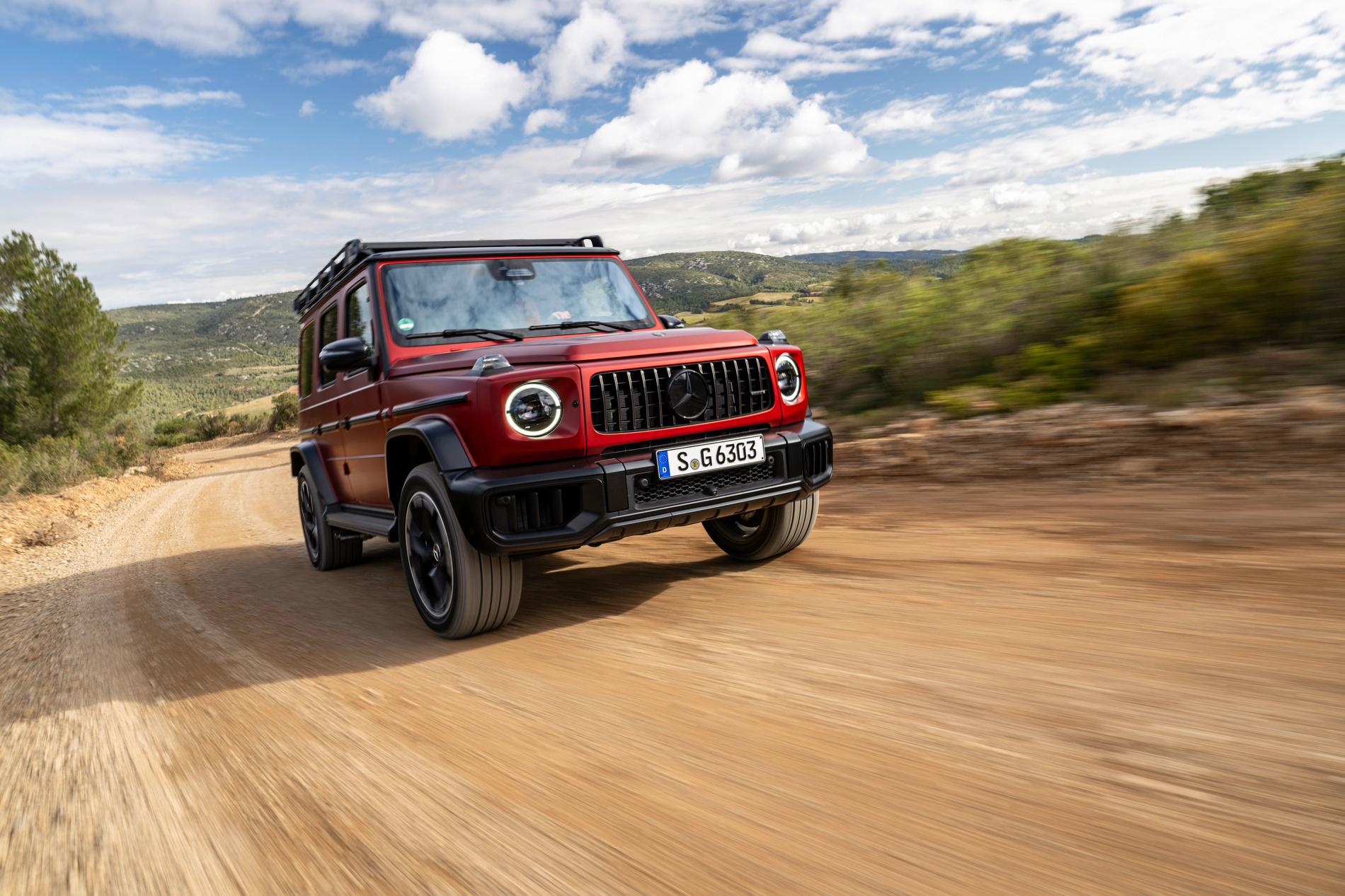 Караме обновената Mercedes G-класа