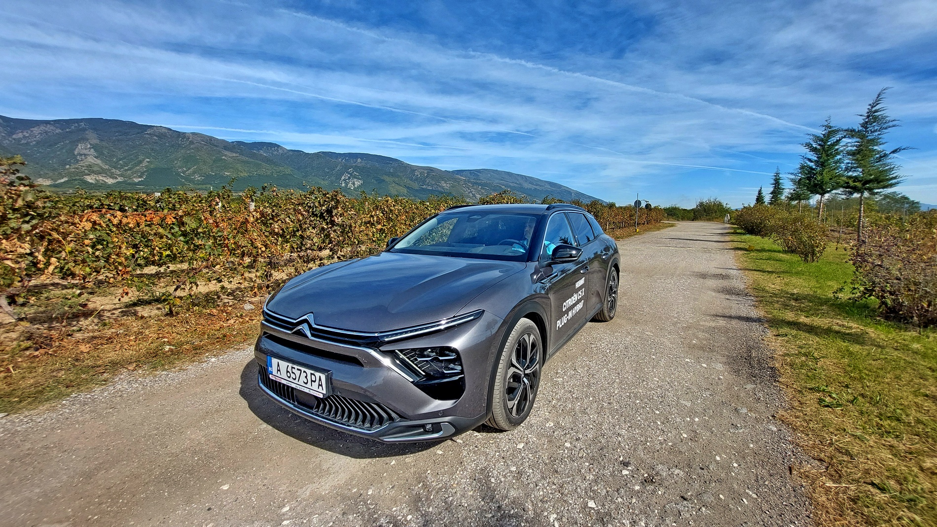 Караме Citroën C5 във вариант хибрид и SUV