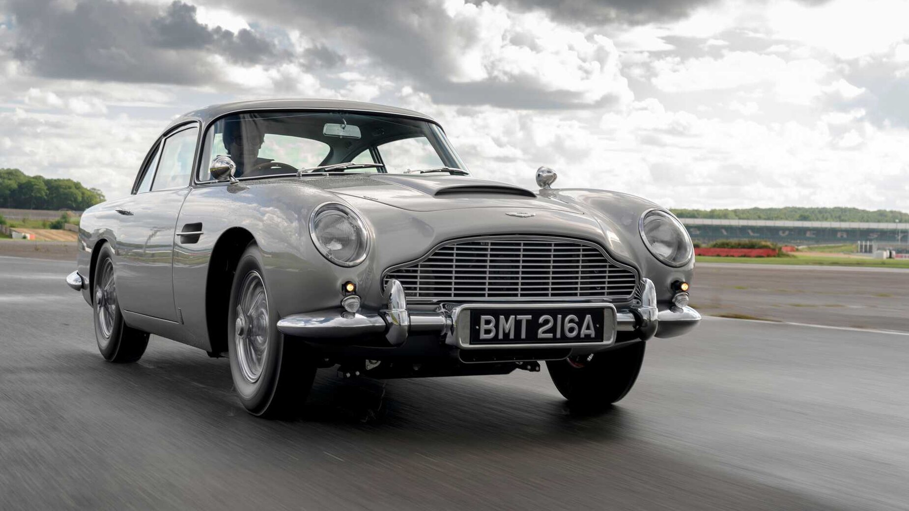 Aston Martin прави 25 бройки DB5 от Джеймс Бонд