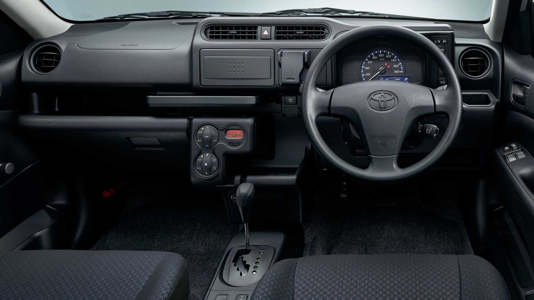 Toyota предлага ван с интериор от 80-те